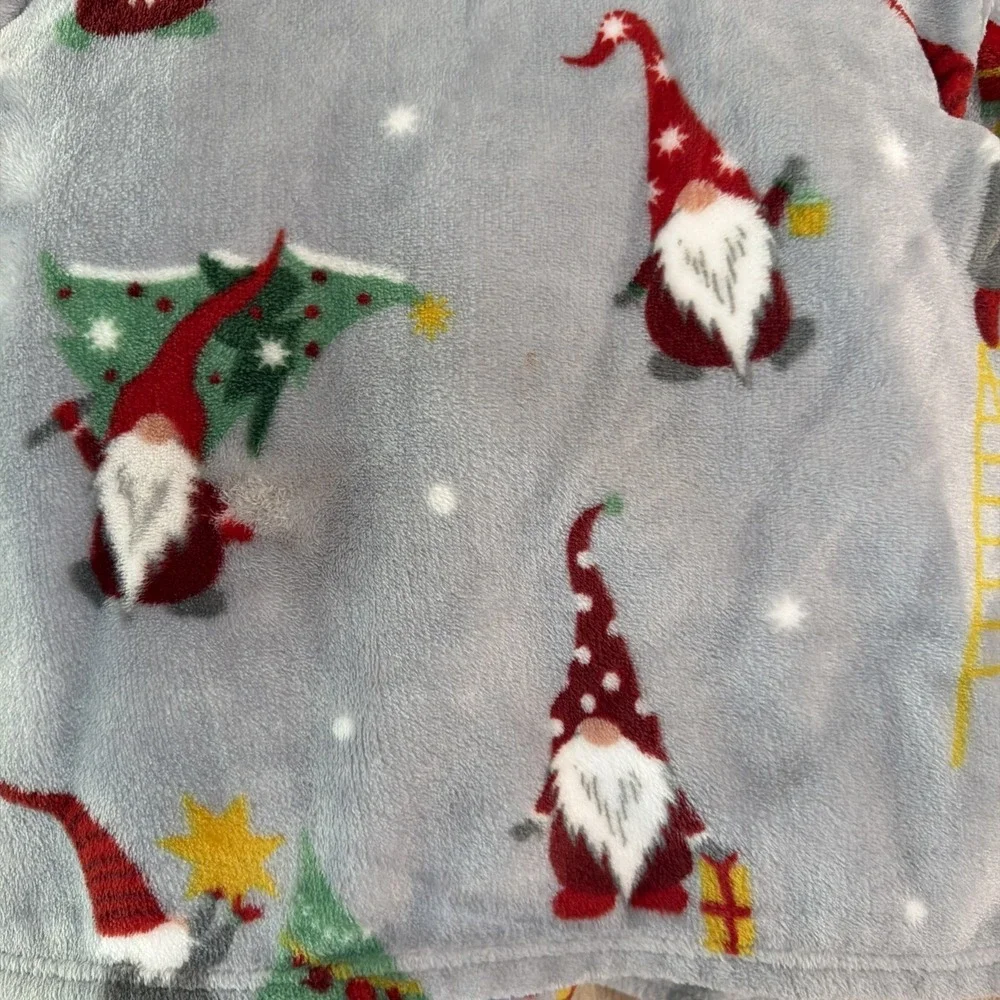 Envogue‎ Christmas Trees Presents Gnomes Throw Plush Blanket Gray NWT